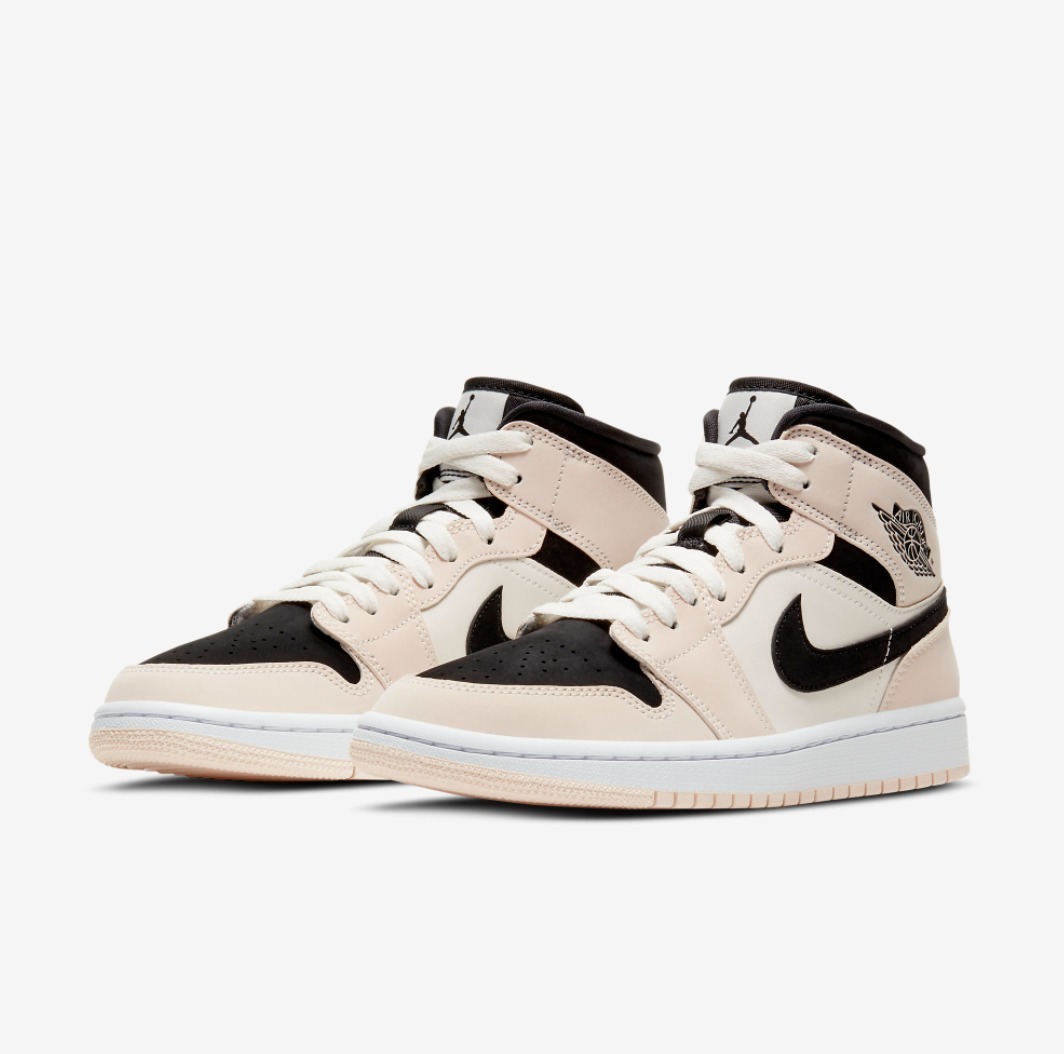 ★韓国の人気★【NIKE】★WMNS AIR JORDA.N 1 MID BARELY★