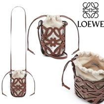 【LOEWE】アナグラムカットアウト ポケット (タン/エクリュ ...