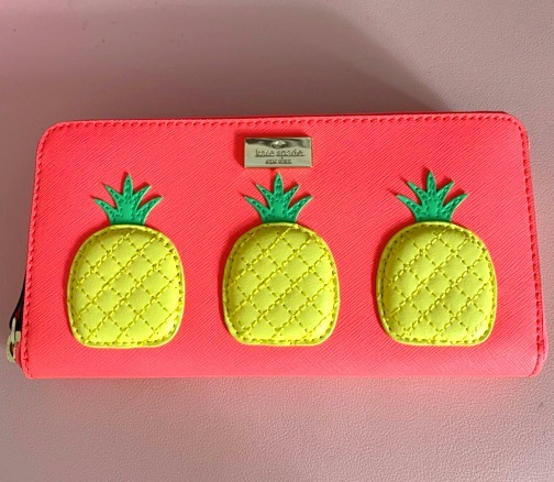 セールkate spade Nedaパイナップルアップリケジップ長財布