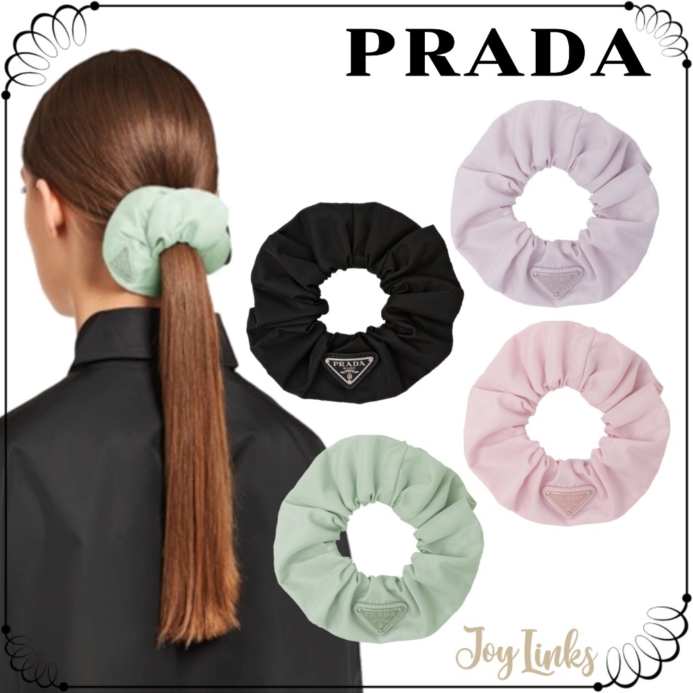 独創的 すぐ届く国内発【PRADA】大人気!Re Nylon シュシュ ヘアアクセ ヘアアクセサリー 独創的 すぐ届く国内発【PRADA】大人気!Re Nylon シュシュ ヘアアクセ ヘアアクセサリー