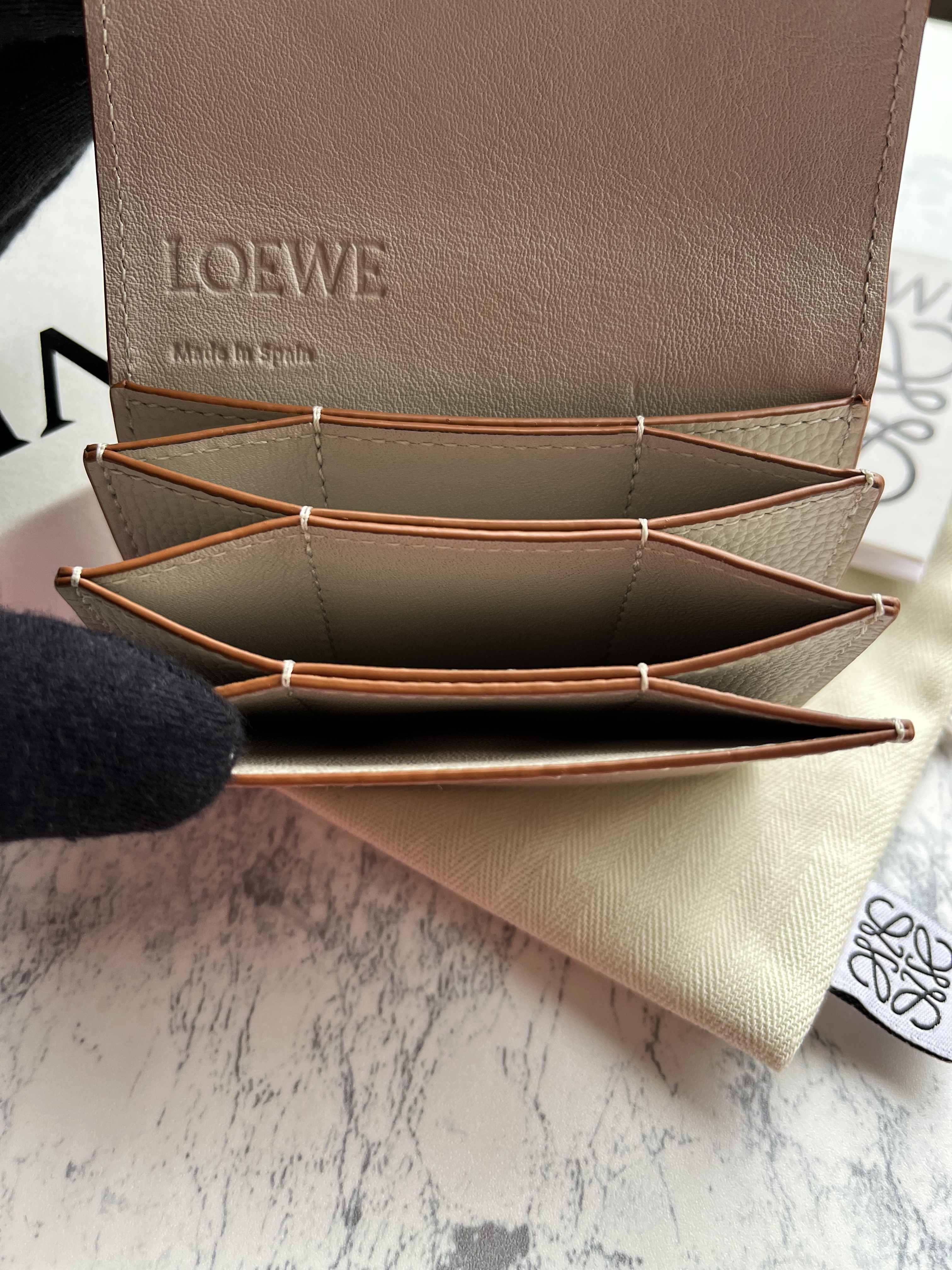 SALE☆【LOEWE】アナグラム アコーディオンカードホルダー