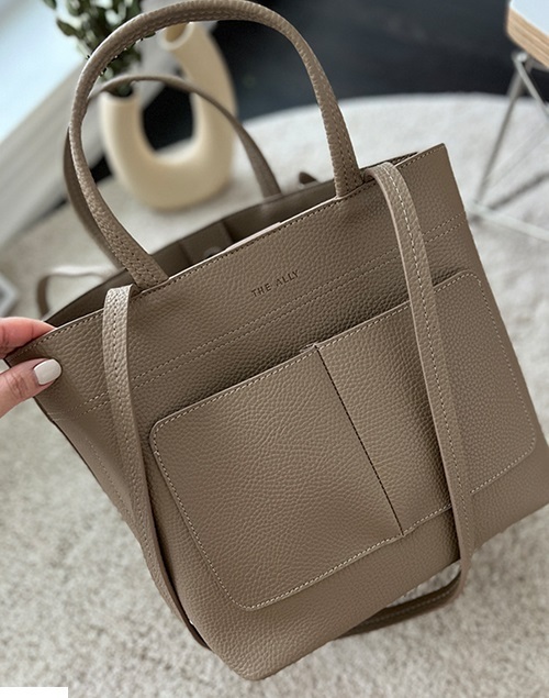 【THE ALLY】MARY BAG 便利な仕切り付トートバッグ５色 THE ALLY】MARY BAG 便利な仕切り付トートバッグ5色 (THE ALLY