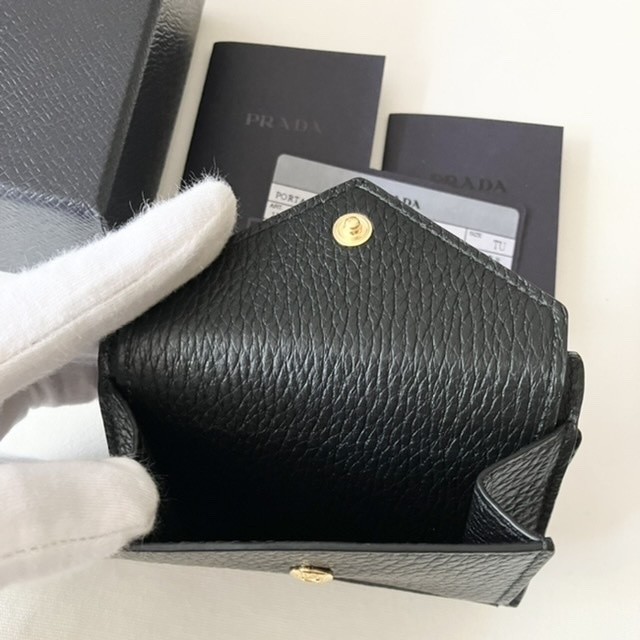 PRADA】VIPセール ♪ Compact Wallet コンパクト財布 ♪ (PRADA