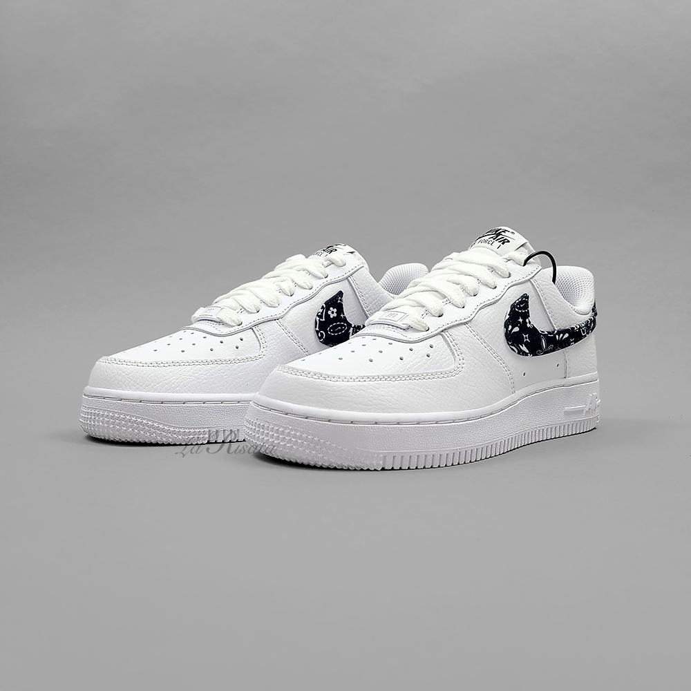 ★Nike★WMNS AIR FORCE 1 '07 ESSENTIAL \"ペイズリー\"★追跡可