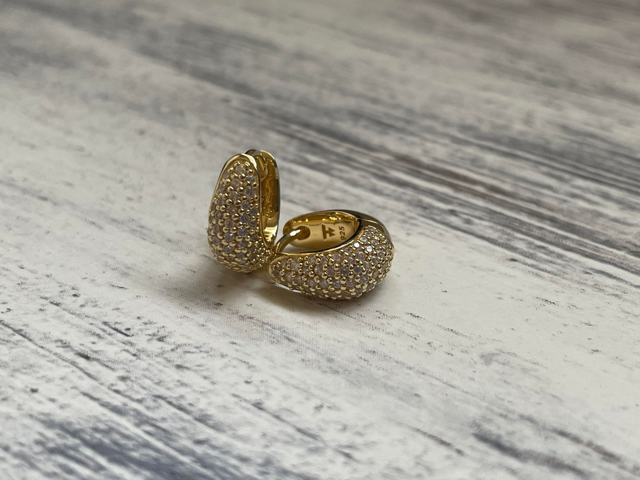 □即発送可能・VIPSALE□ Tom Wood Ice Huggie Pave Gold ピアス