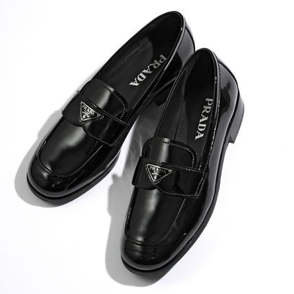 PRADA x ローファー・オックスフォード(レディース)|新作を海外通販 PRADA x ローファー・オックスフォード(レディース)|新作を海外通販