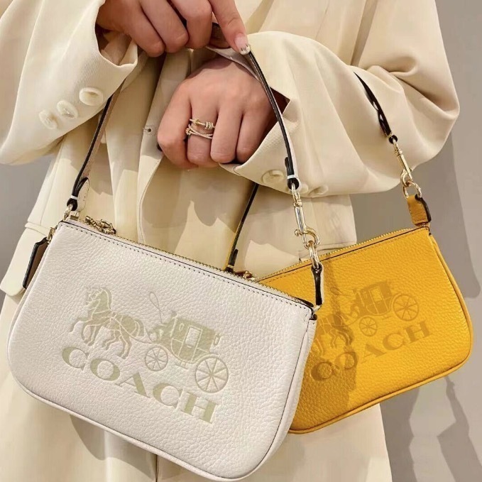 セールCoachノリータ19ホース＆キャリッジリストレットポーチ