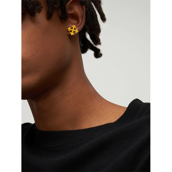 Off-White シングルピアス Off-White アロー シングルピアス | ブラック | FARFETCH JP