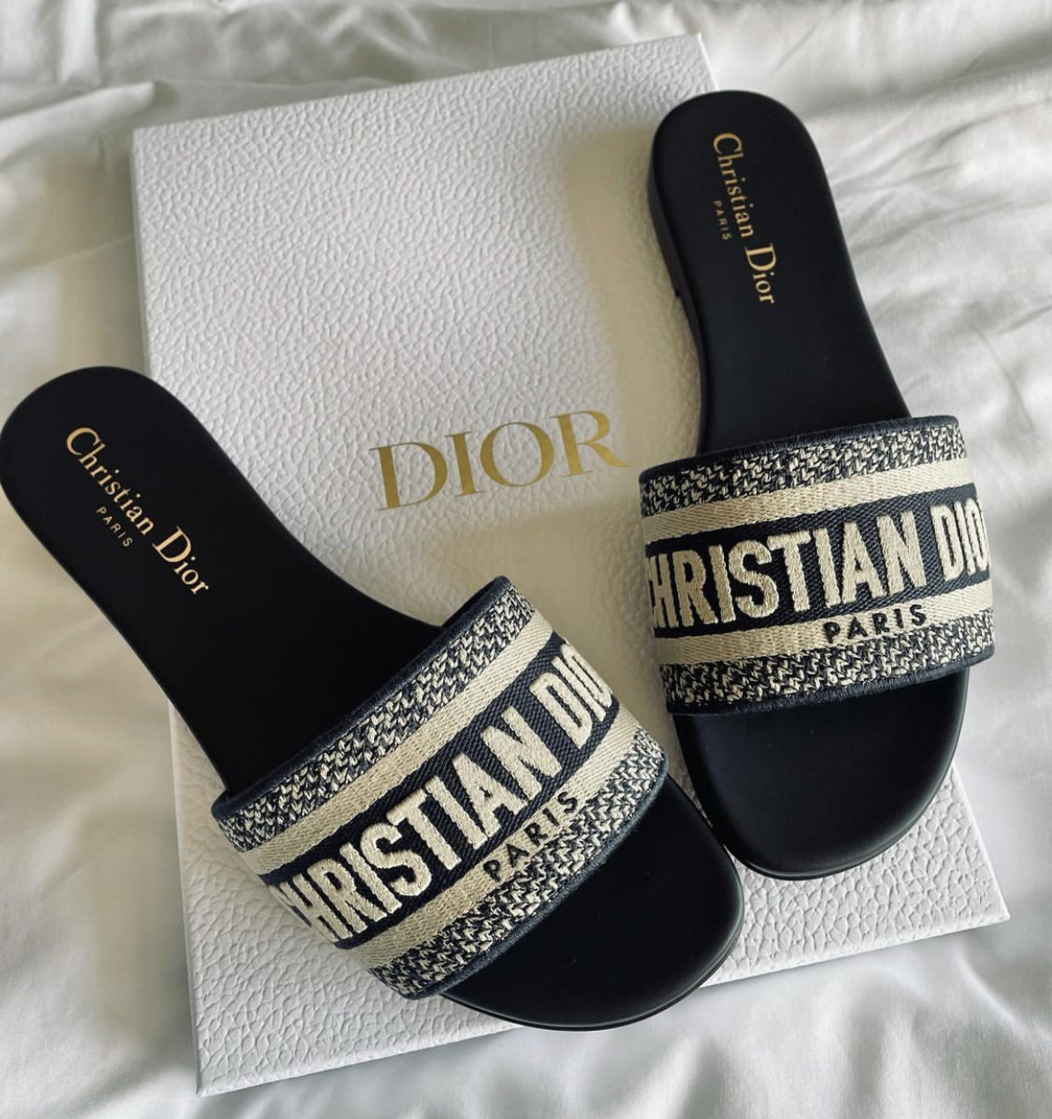 ★夏の定番★【Dior】《DWAY》 刺繍ロゴ入りミュール サンダル