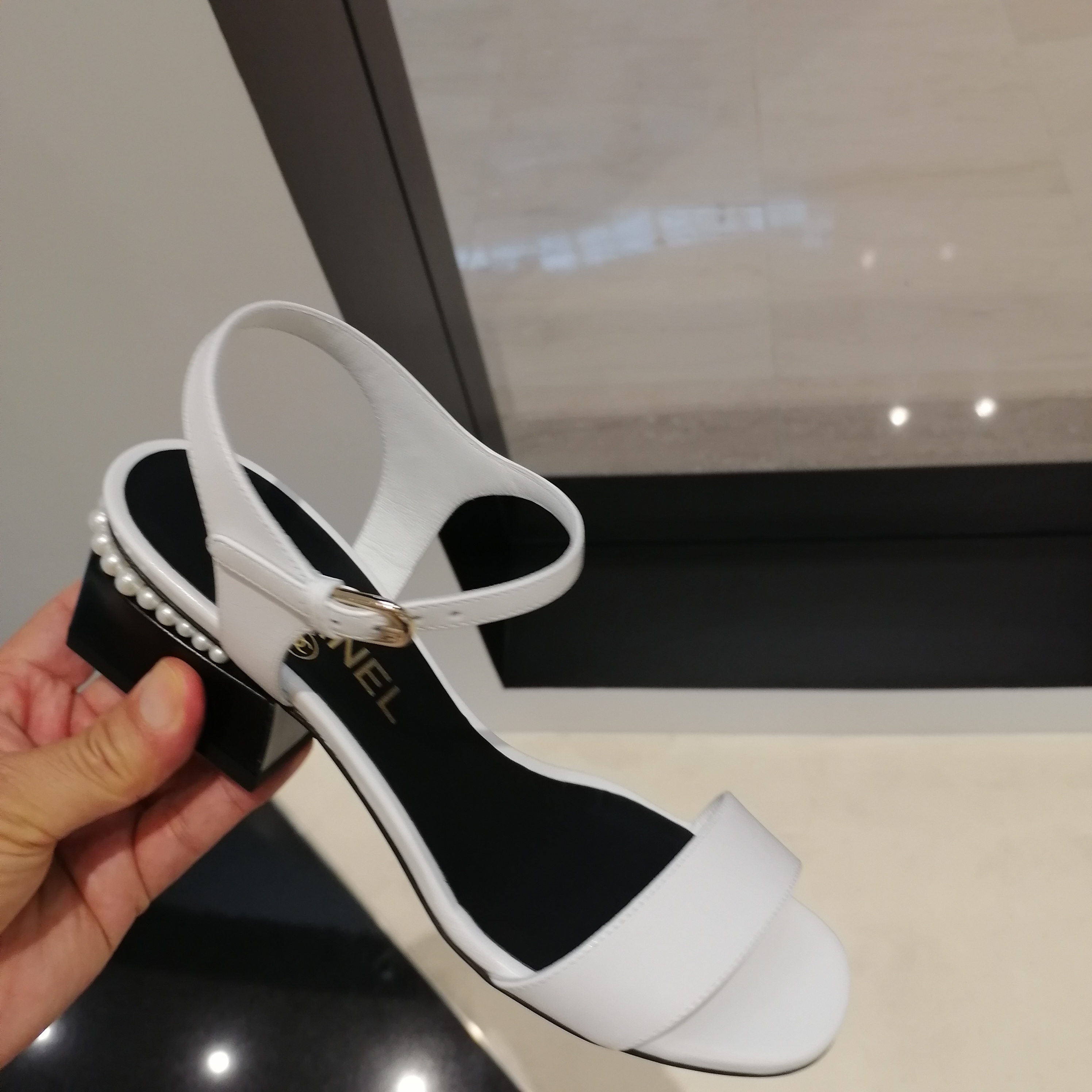【CHANEL】日本未入荷* CC パール ホワイト ストラップ サンダル
