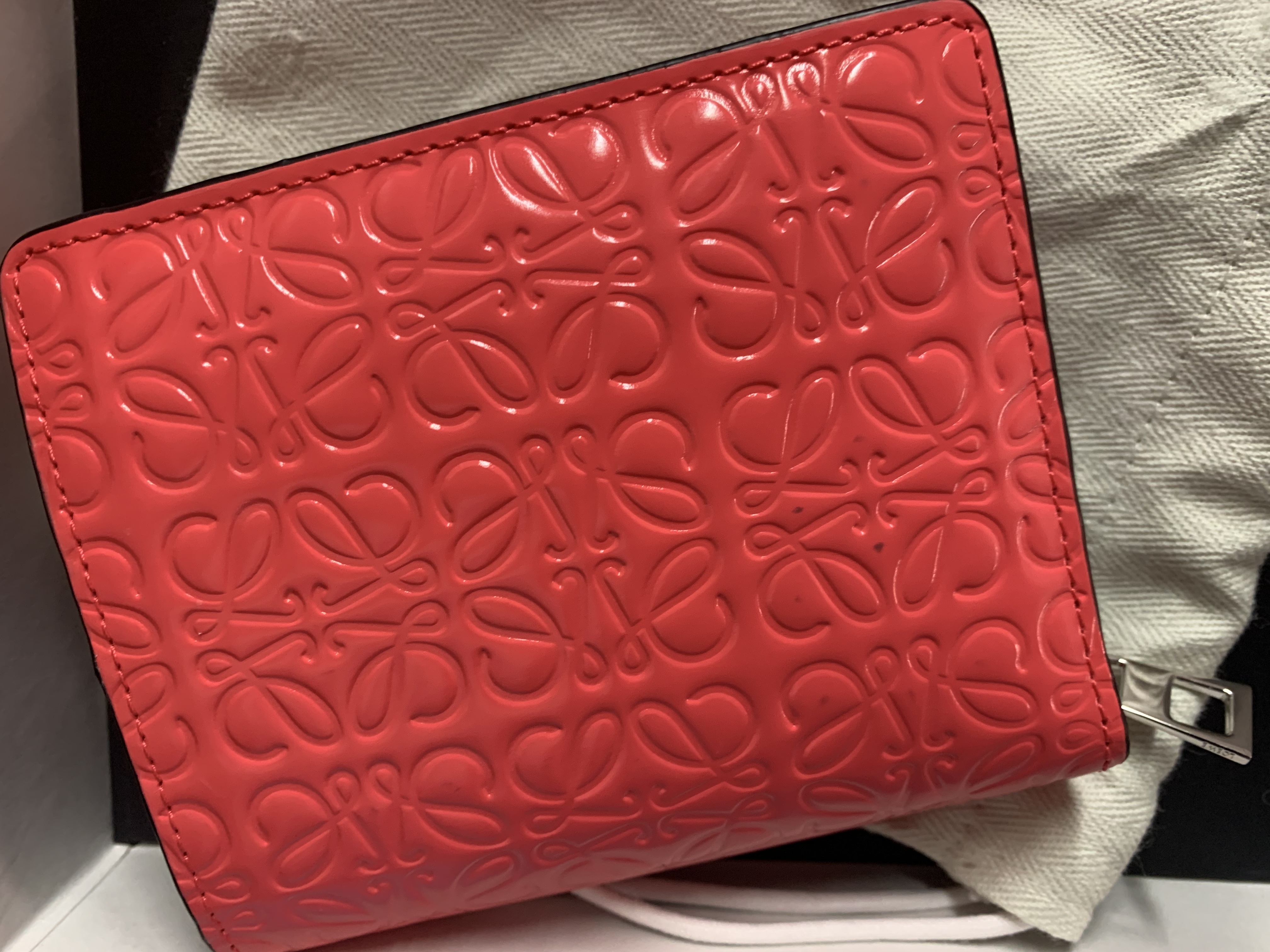 LOEWE ミニ 財布 コンパクト ジップ 109.10GZ41 POPPY PINK