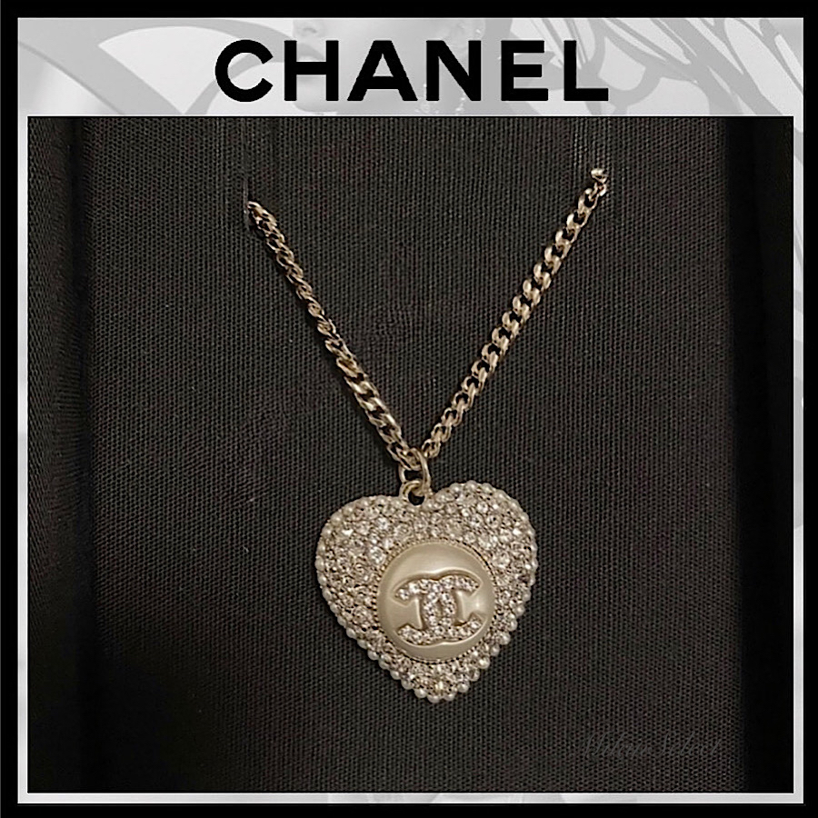 【完売】
《新作/胸元を華やかに》CHANEL ハート ネックレス ネックレス・ペンダント 【完売】
《新作/胸元を華やかに》CHANEL ハート ネックレス ネックレス・ペンダント