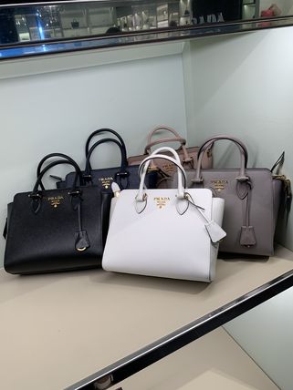 A4サイズ収納可 PRADA(プラダ) トートバッグ(レディース) - 海外通販の ...