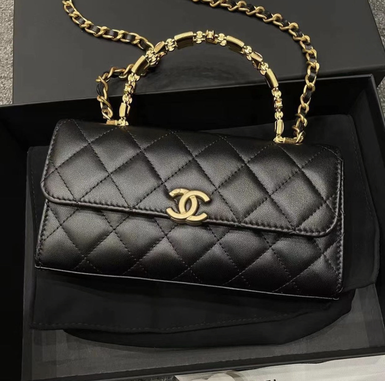 Shop CHANEL CHAIN WALLET 2022-23FW Flap Phone Holder with Chain ...