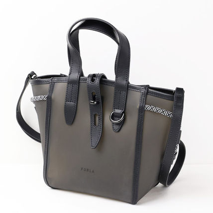 ブラック(黒)系 FURLA x ハンドバッグ(レディース) - 海外通販のBUYMA