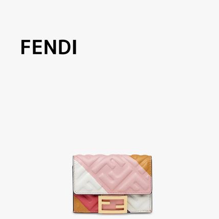 37%割引レッド系大割引 未使用品 FENDI ナッパマイクロ 二つ折り財布 正規品/新 FENDI 未使用品 ナッパマイクロ 8M0420 ピンク 二つ折り財布 折り財布