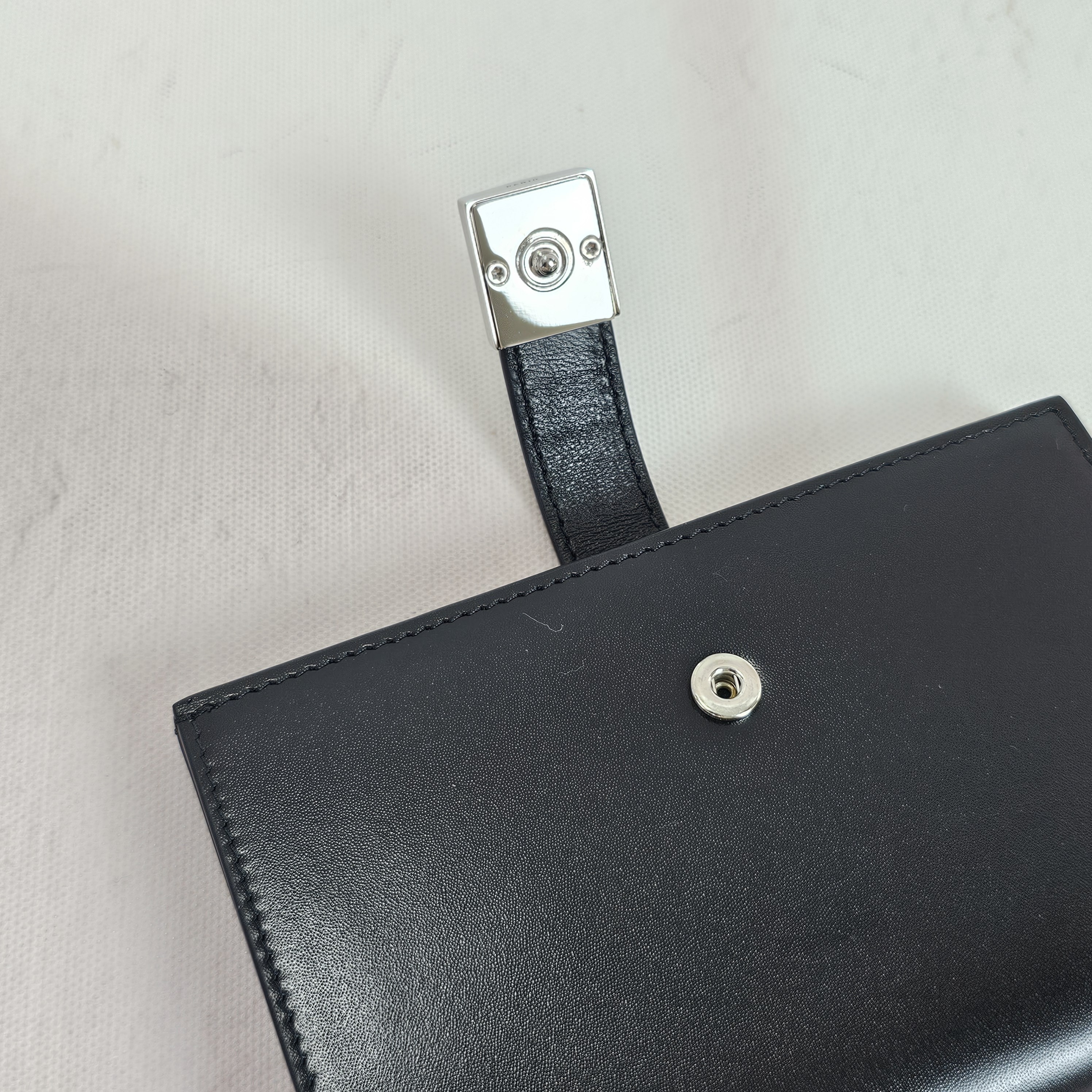 ☆【GIVENCHY】☆4G MEDIUM 二つ折り ウォレッ.ト☆正規品