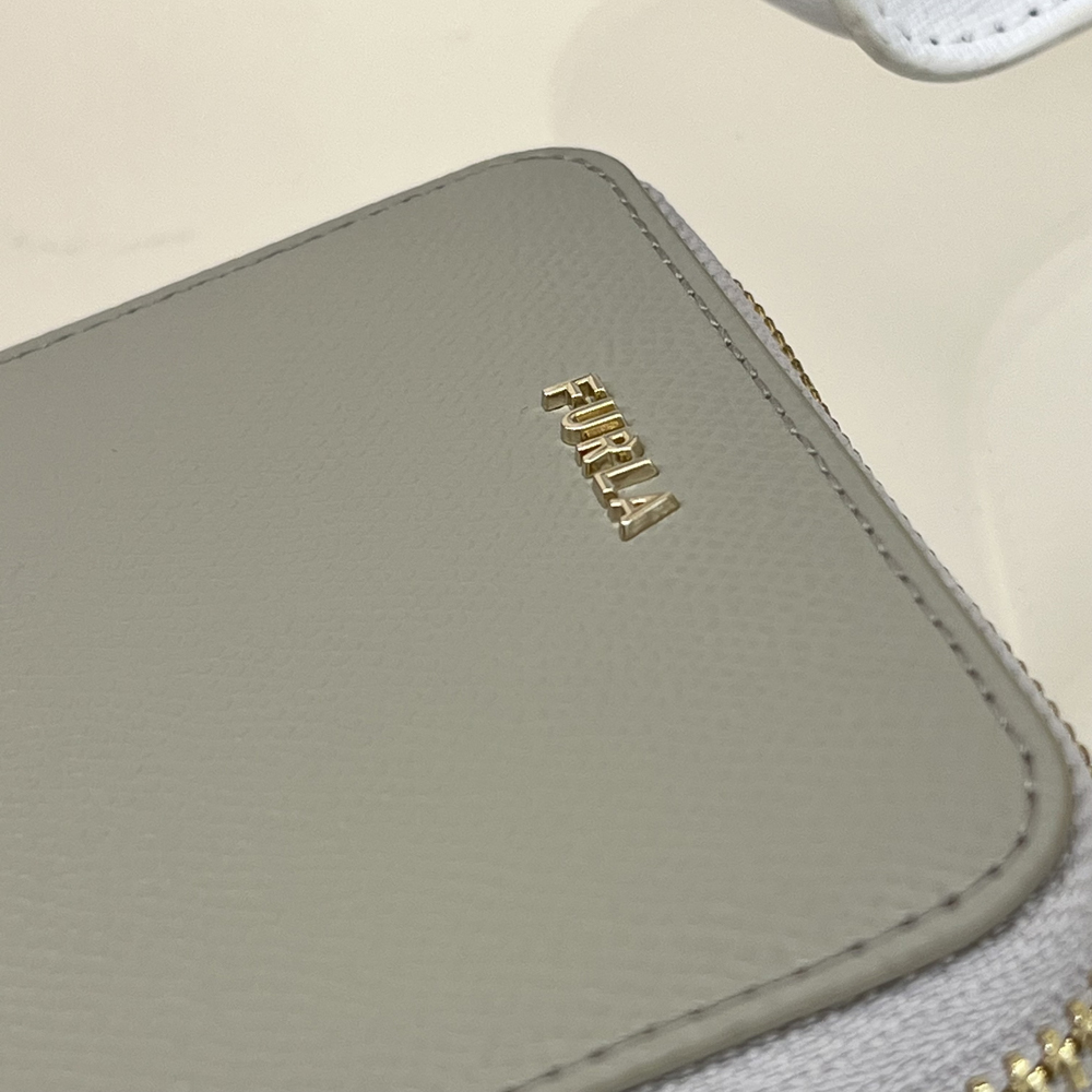 即発FURLA 二つ折り財布 クラシック ミニサイズ PS86CL0 BOX付き