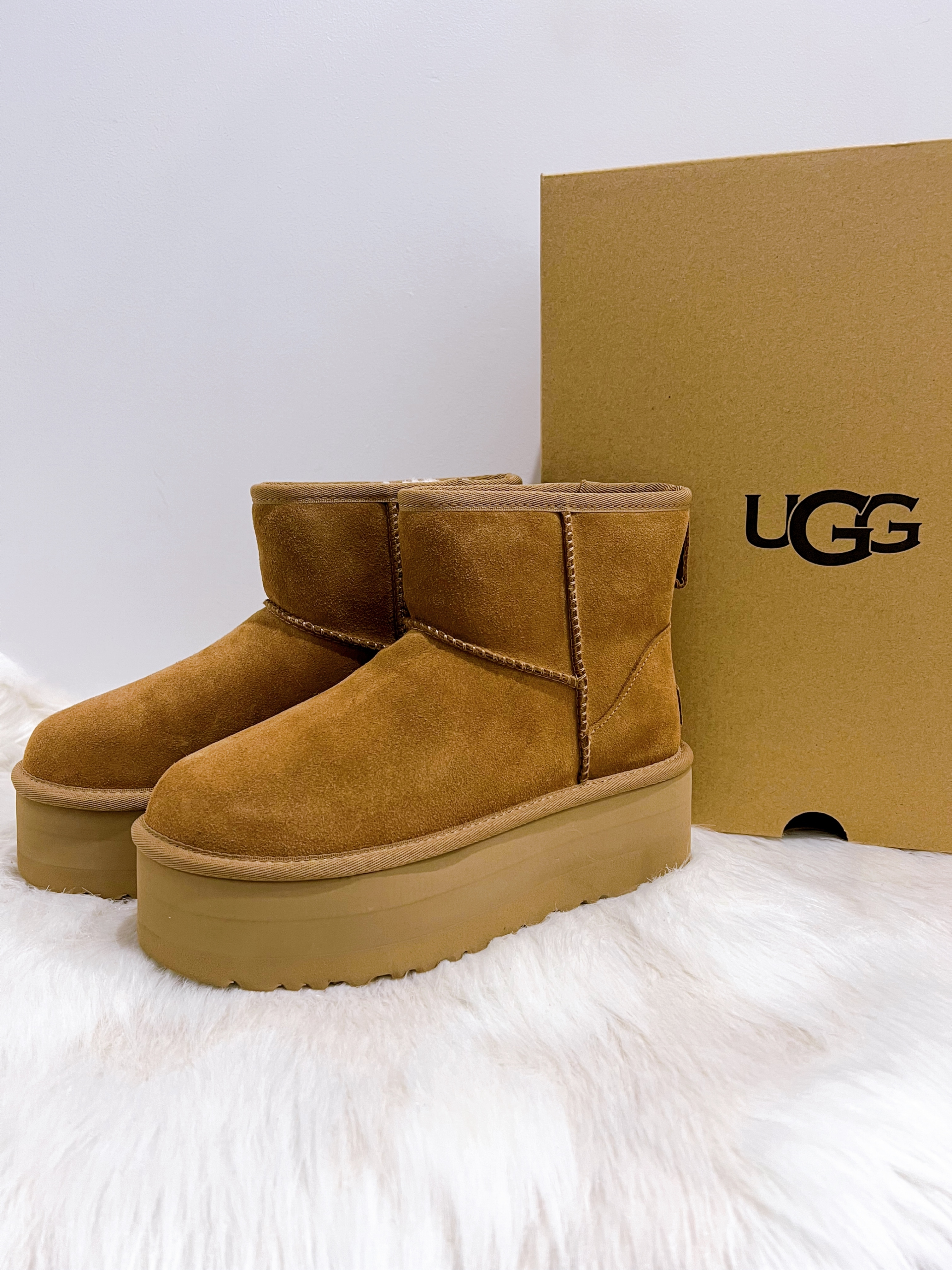 人気アイテム UGG CLASSIC MINI PLATFORM ☆クラシック ミニ プラットフォーム 靴