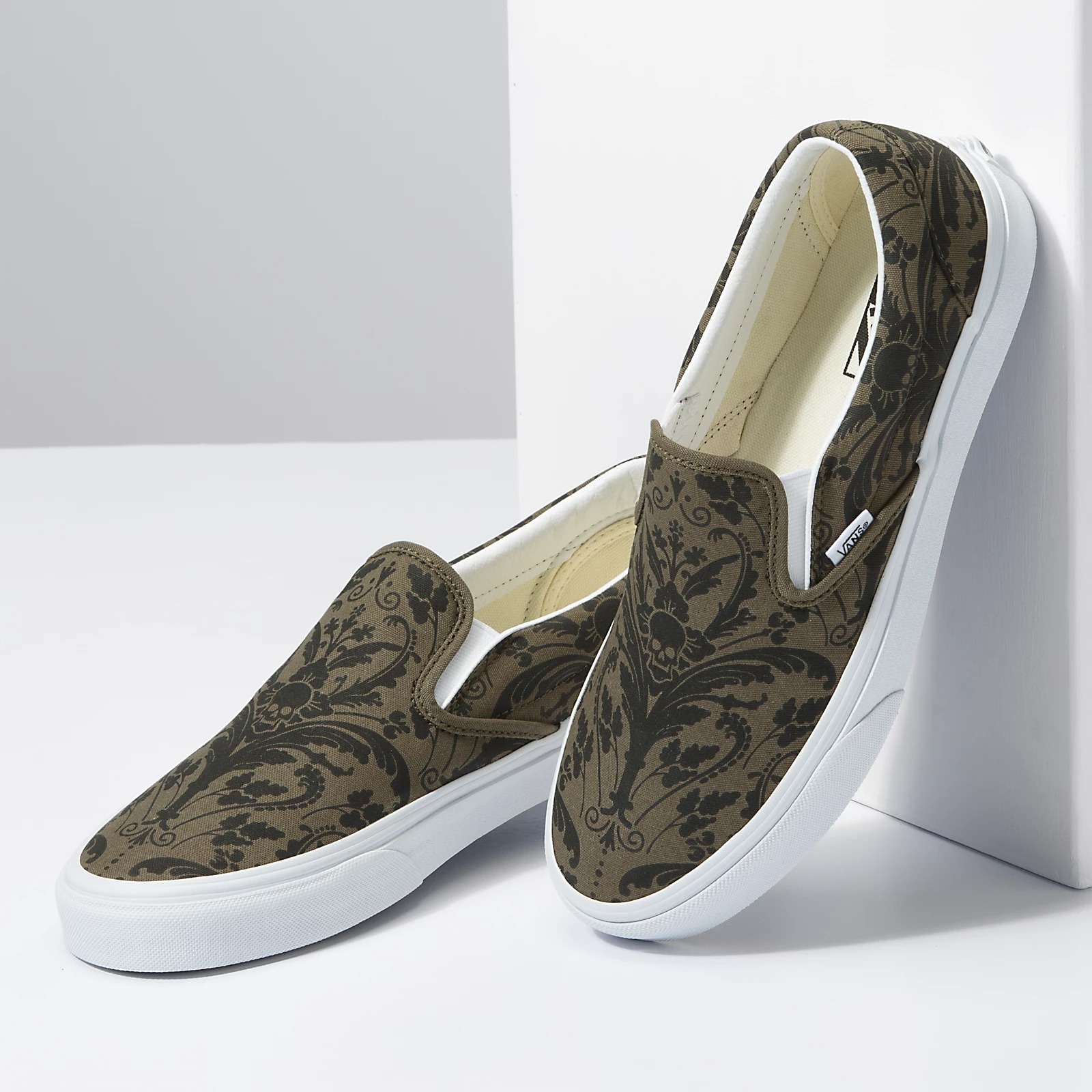 Vans タペストリー スカル クラシック スリッポン USモデル