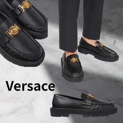 ローファー VERSACE(ヴェルサーチェ) - 海外通販のBUYMA