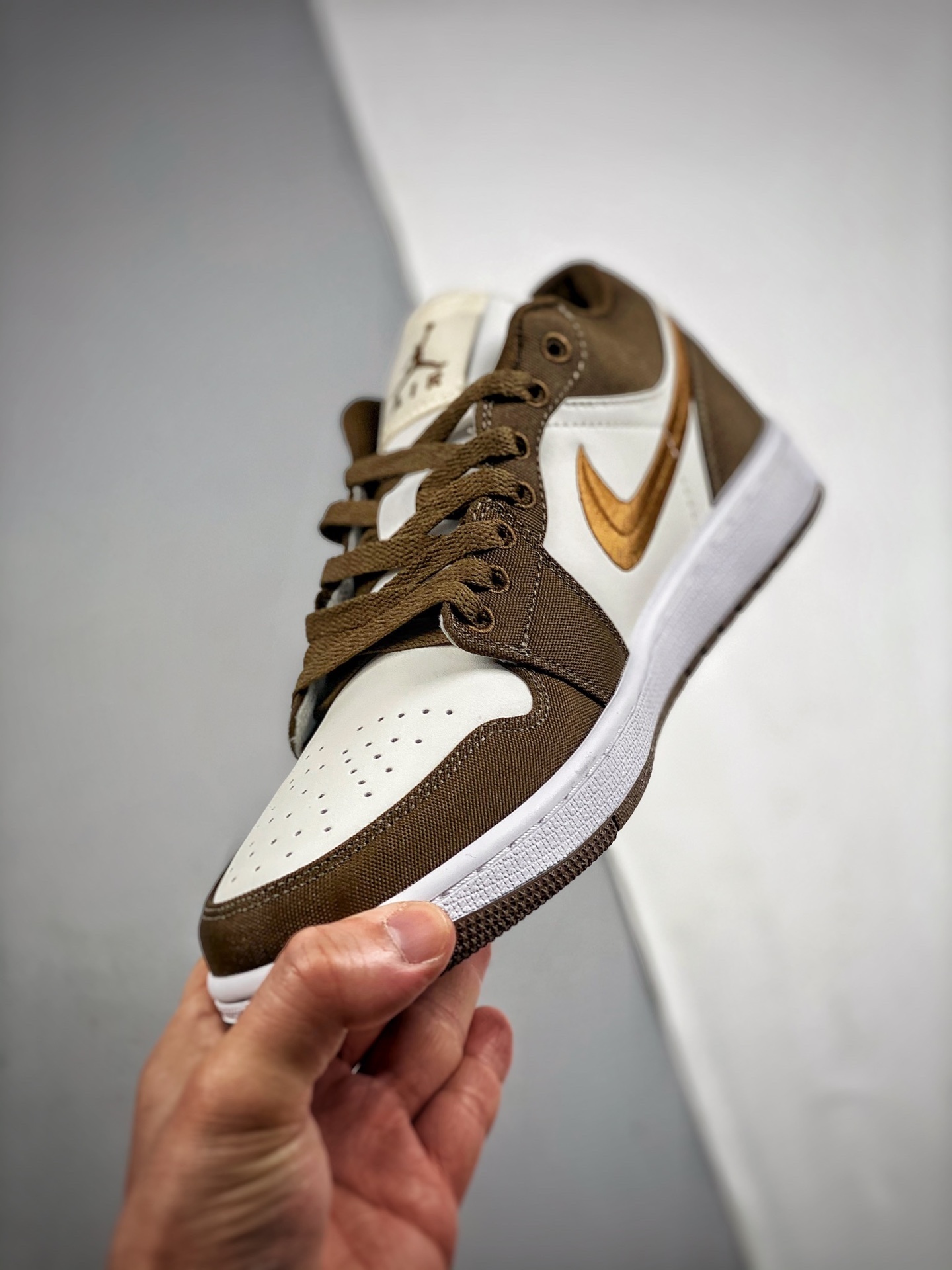 ★NIKE★大人気★JORDAN SESSION★追跡可 ☆Nike☆大人気☆WMNS Air Jordan 1 Low SE☆追跡可 Ω スニーカー