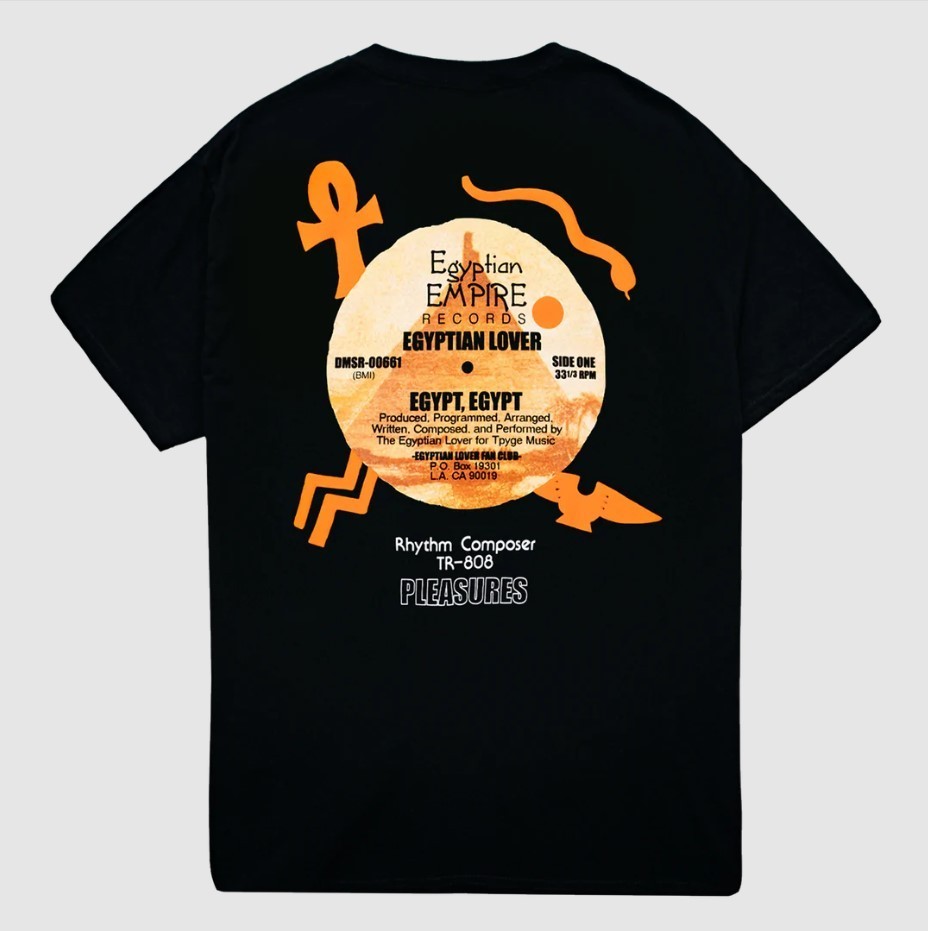 PLEASURES X Roland Lifestyle エジプシャン ラヴァー Tシャツ