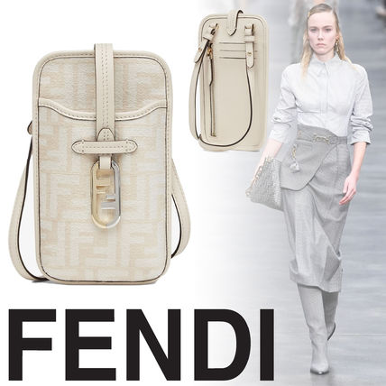 ショルダー付きスマホケース FENDI(フェンディ) iPhone・スマホケース ...