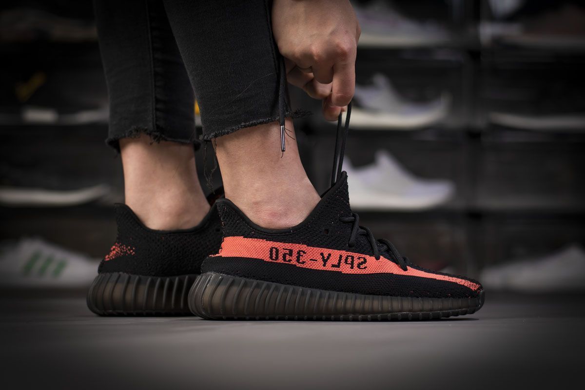 63%OFF!】 YEEZY BOOST 350 V2 コアブラック レッド 31cm