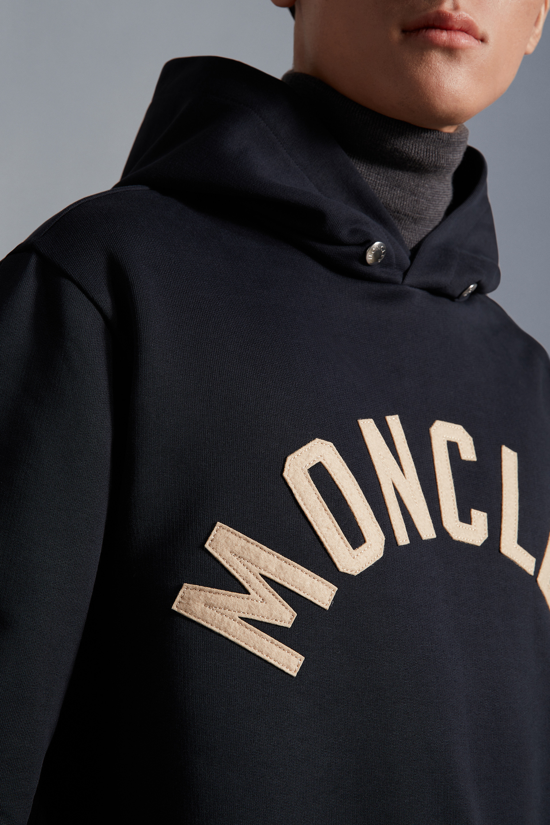 MONCLER2022/23秋冬新作 グラフィックロゴ入り スウェットシャツ MONCLER2022/23秋冬新作 ロゴ入りフード付きスウェットシャツ
