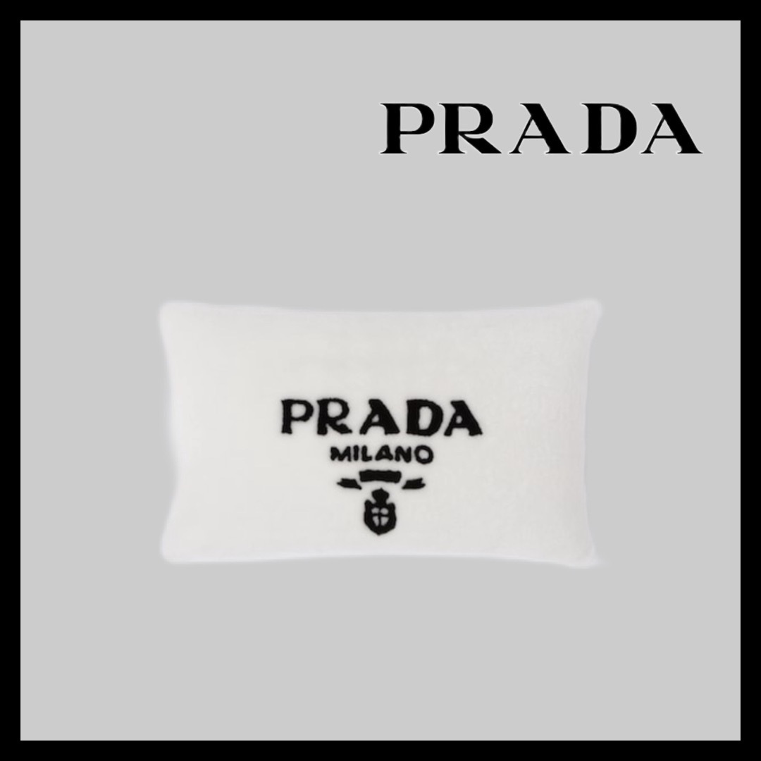 お買い得!】 海外限定PRADA シープスキンクッション インテリア雑貨
