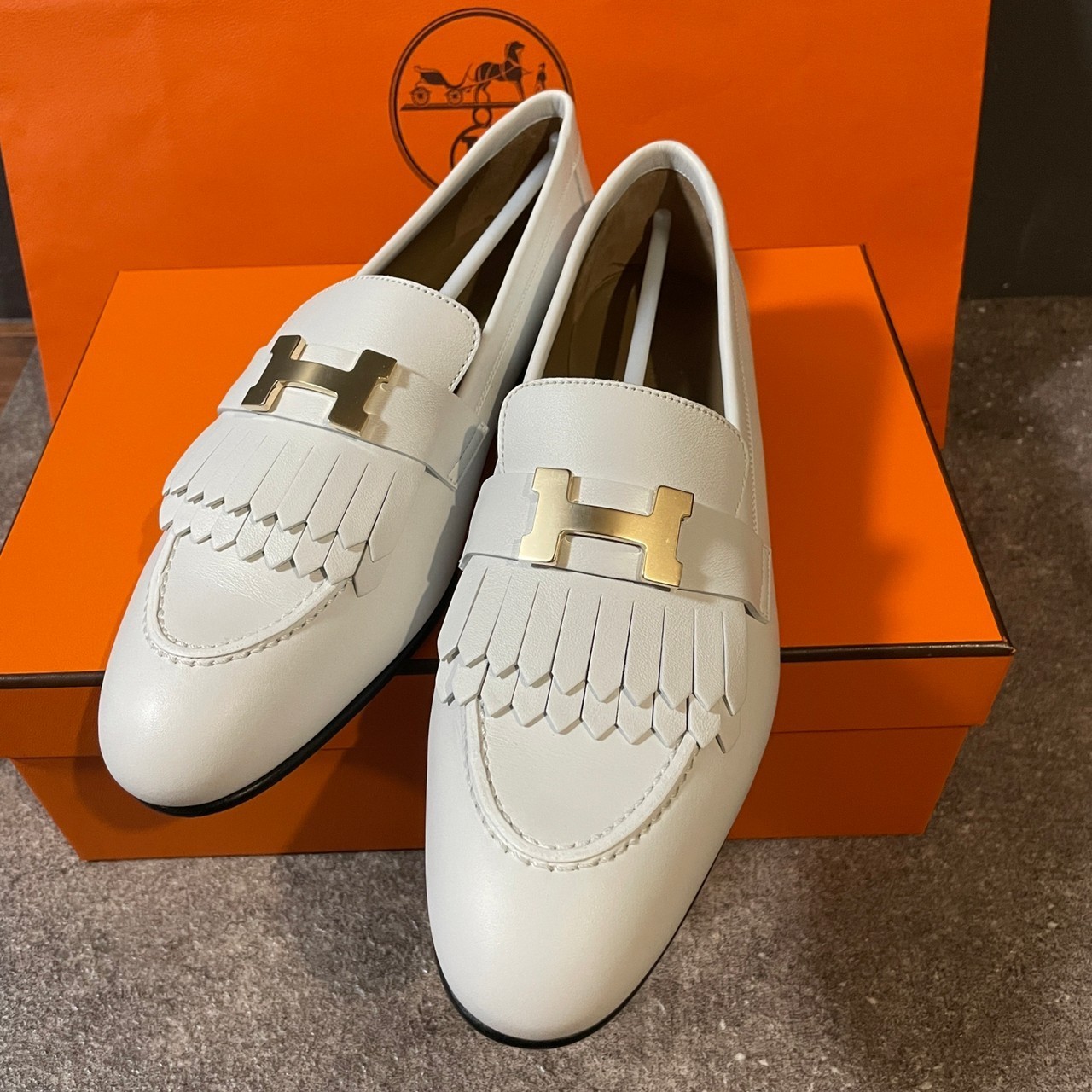 手元ありレア！国内発送《HERMES》ロイヤル モカシン白 38