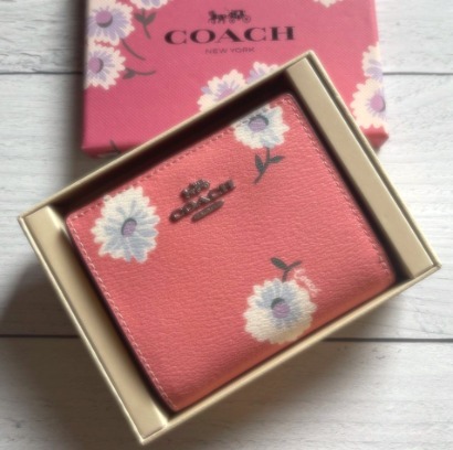 セールCoachパンジープリントスナップ二つ折り財布