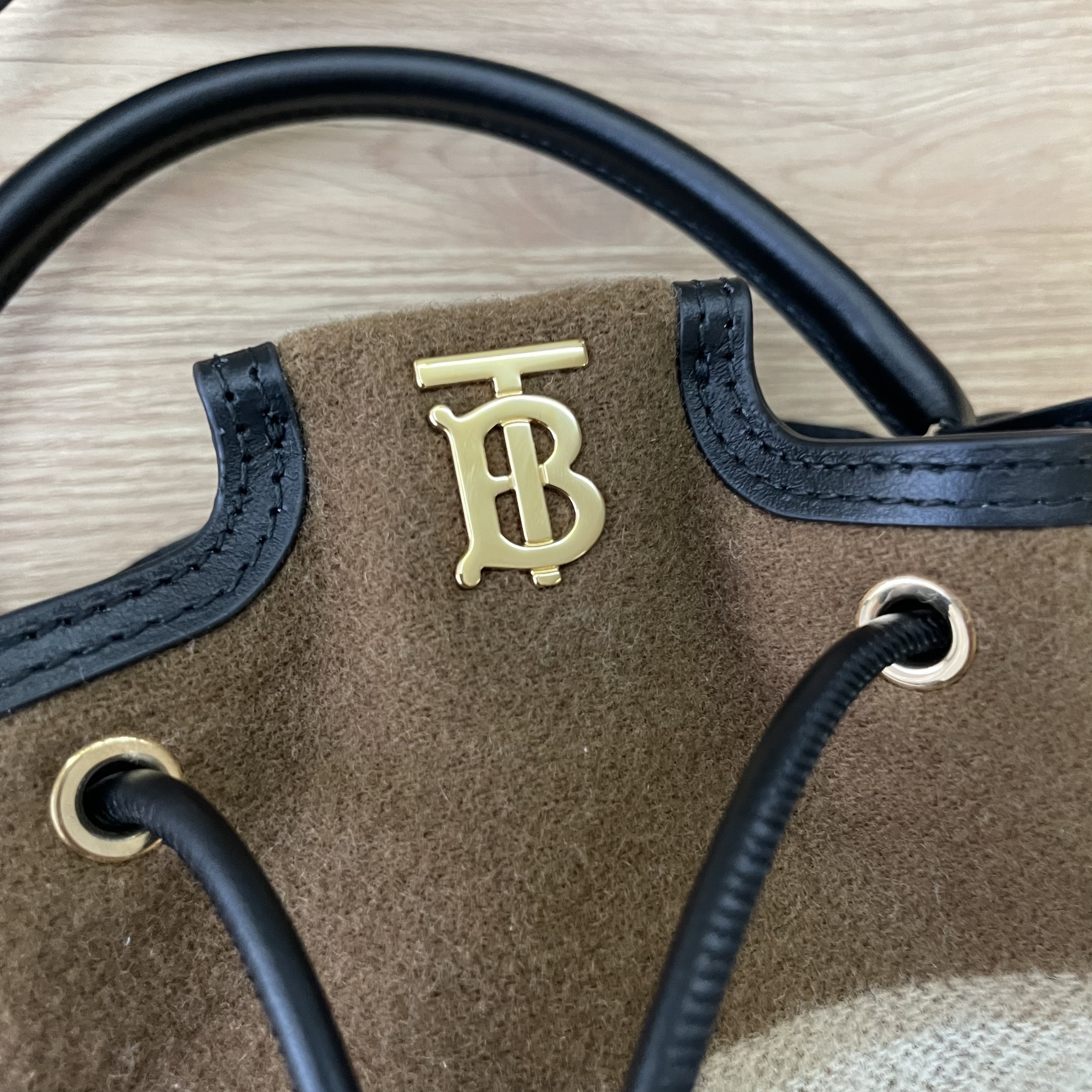 1点限り! Burberry PEONY モノグラム バケットバック 8049286 1点限り! Burberry PEONY モノグラム バケットバック 8049286