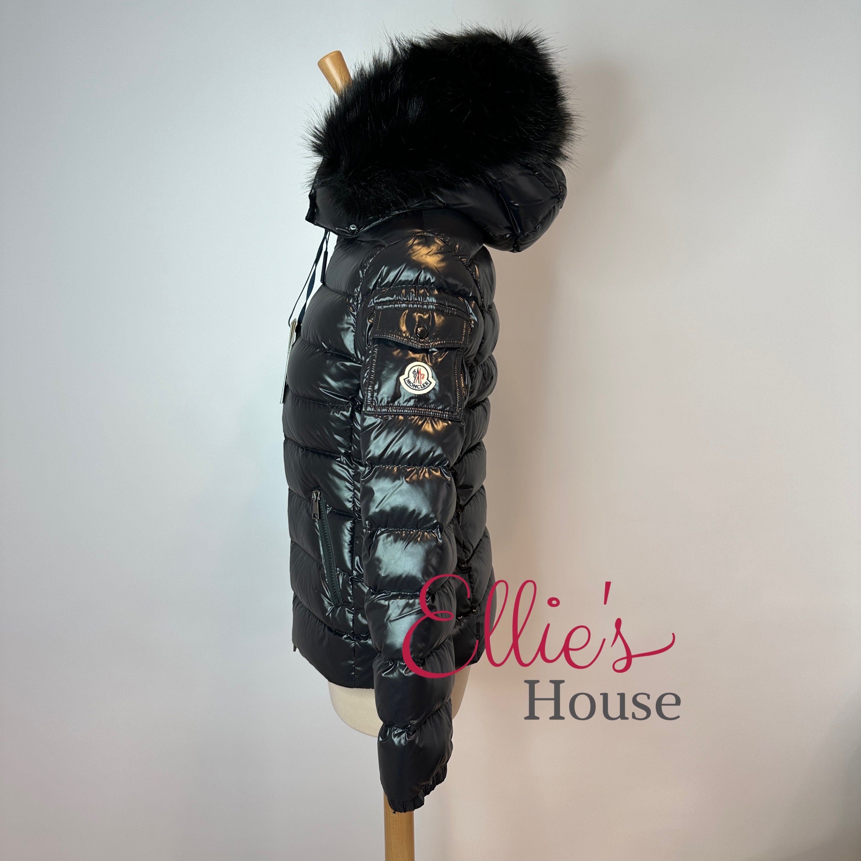 《直営店買付》MONCLER Badyfショートダウンジャケット