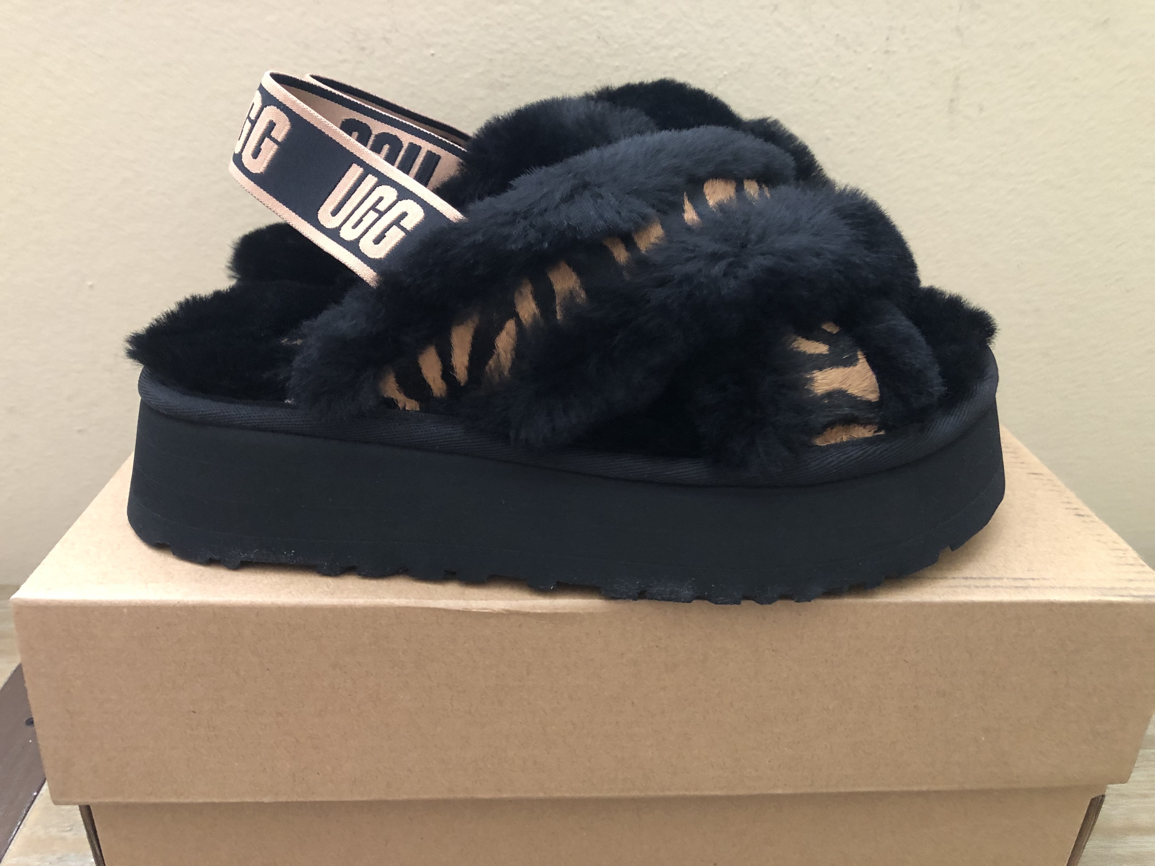 SALE☆UGG☆ DISCO CROSS SLIDE タイガー柄