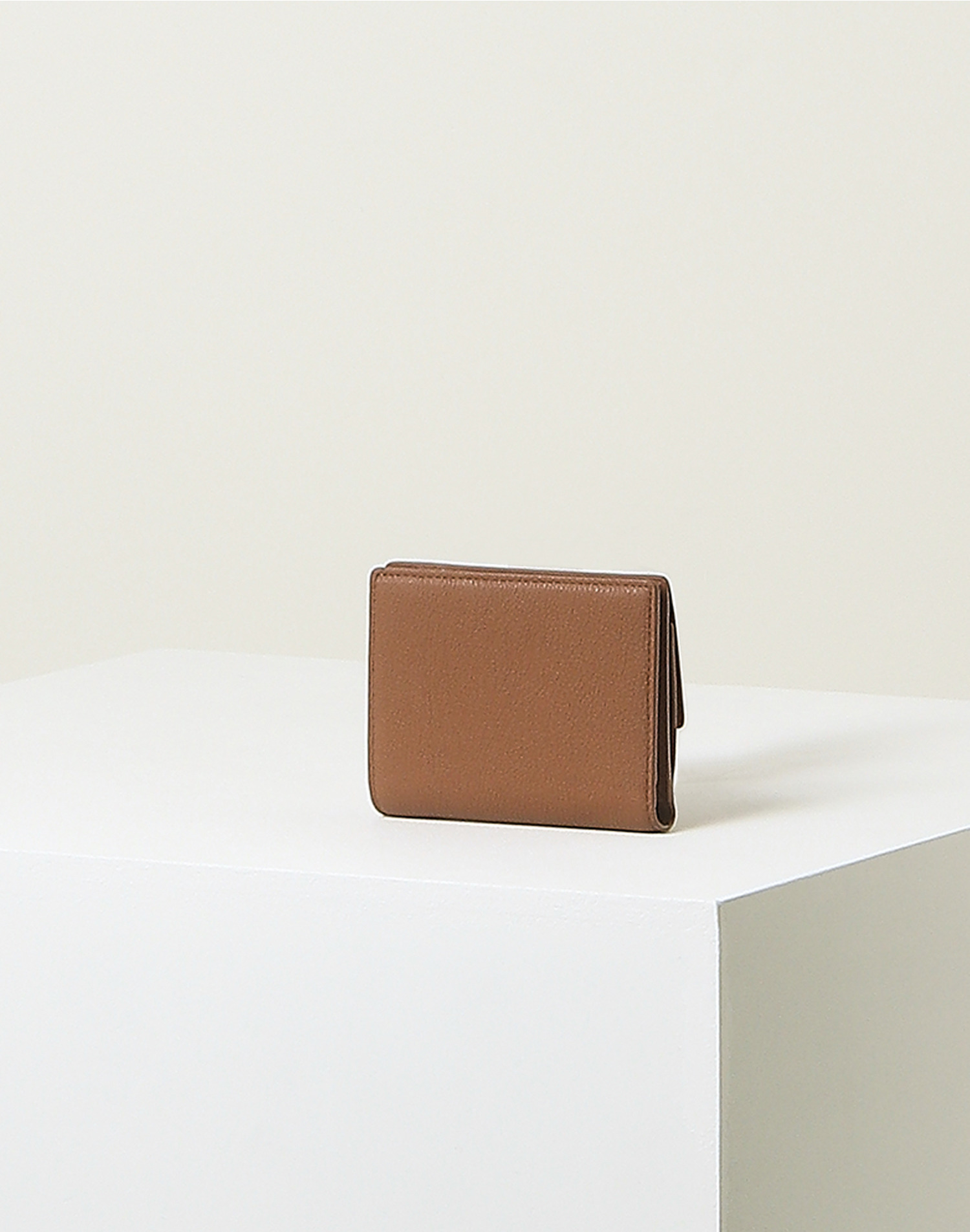 【DAKS】DDロゴのエンボス加工の折りたたみ式財布★ギフトok★ Checker emboss 二つ折り財布｜DAKS（ダックス）公式オンライン