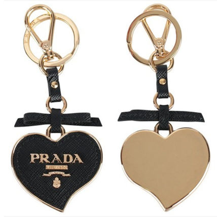 ハート PRADA x キーホルダー・キーリング(レディース) - 海外通販のBUYMA