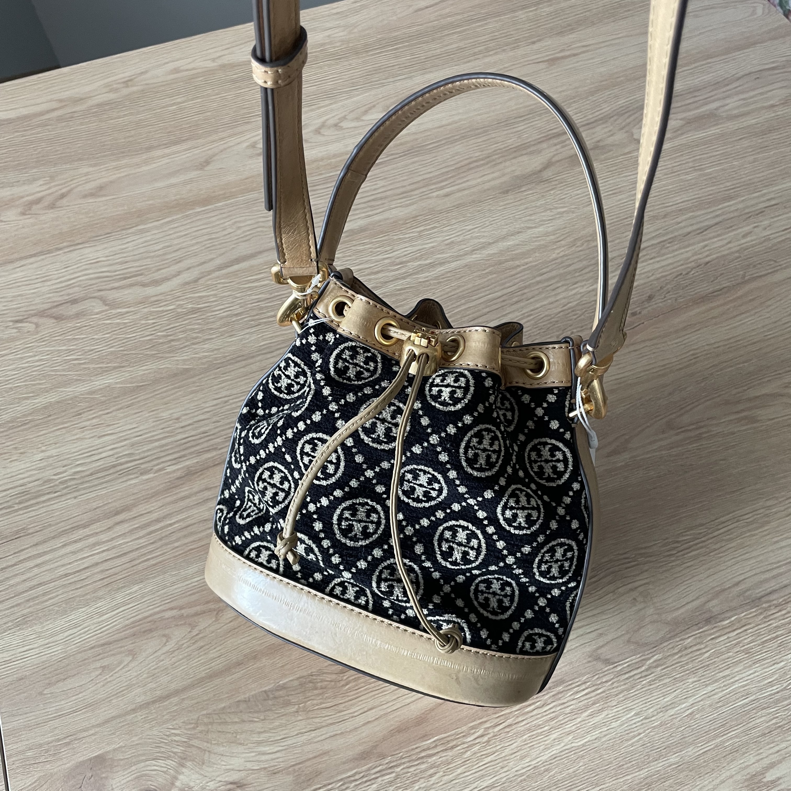 Tory Burch モノグラム シェニール バケットバッグ 86544