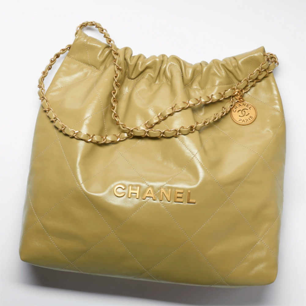 かっこよくカジュアルに♪【CHANEL】 ハンドバッグ カーフスキン ...