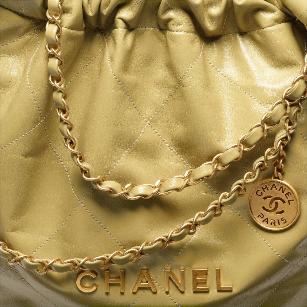かっこよくカジュアルに♪【CHANEL】 ハンドバッグ カーフスキン ...