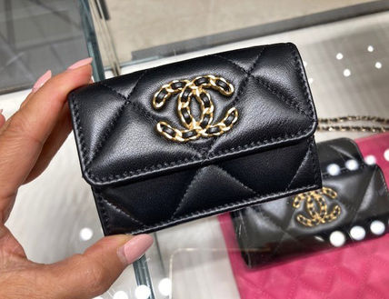 ラムスキン CHANEL x 折りたたみ財布(レディース) - 海外通販のBUYMA