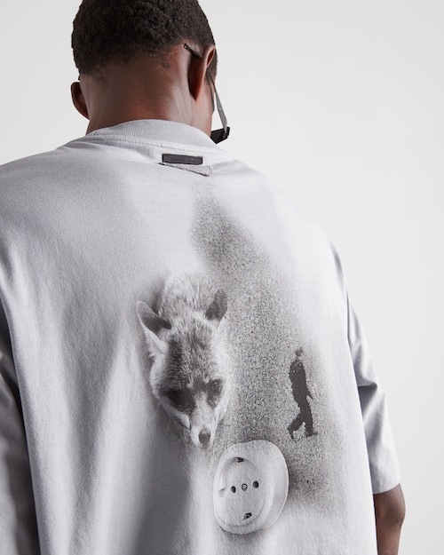 【22AW】新作 テクニカルコットンTシャツ◆プラダ◆人気 22AW】新作 プリントコットン Tシャツ ◇プラダ◇人気 (PRADA/T