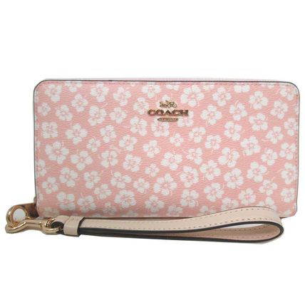 財布,ピンク ピンク系 Coach x 財布・小物(レディース) - 海外通販のBUYMA