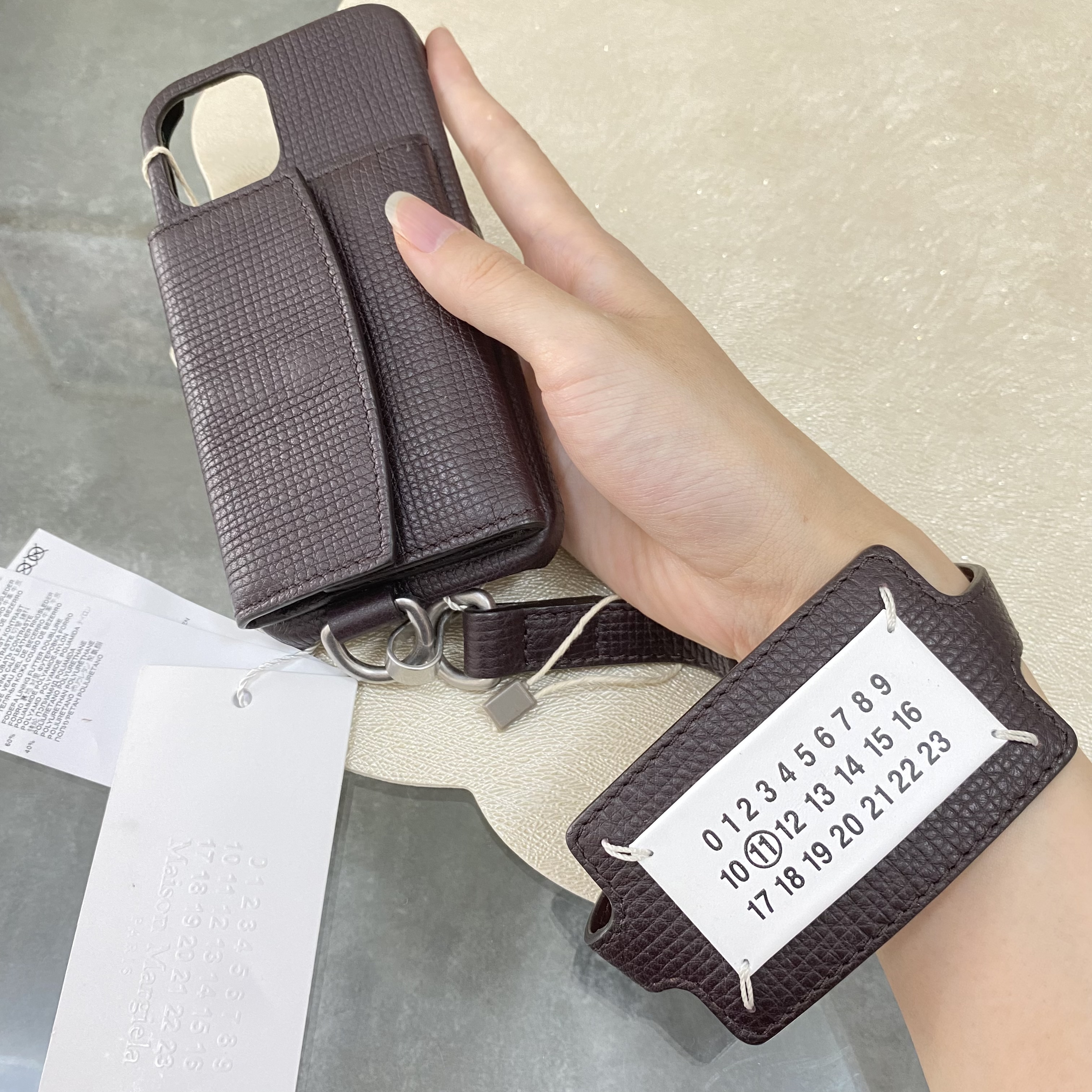 【国内即発★関税込み】Margiela リストストラップ iPhoneケース 国内即発☆関税込み】Margiela リストストラップ iPhoneケース