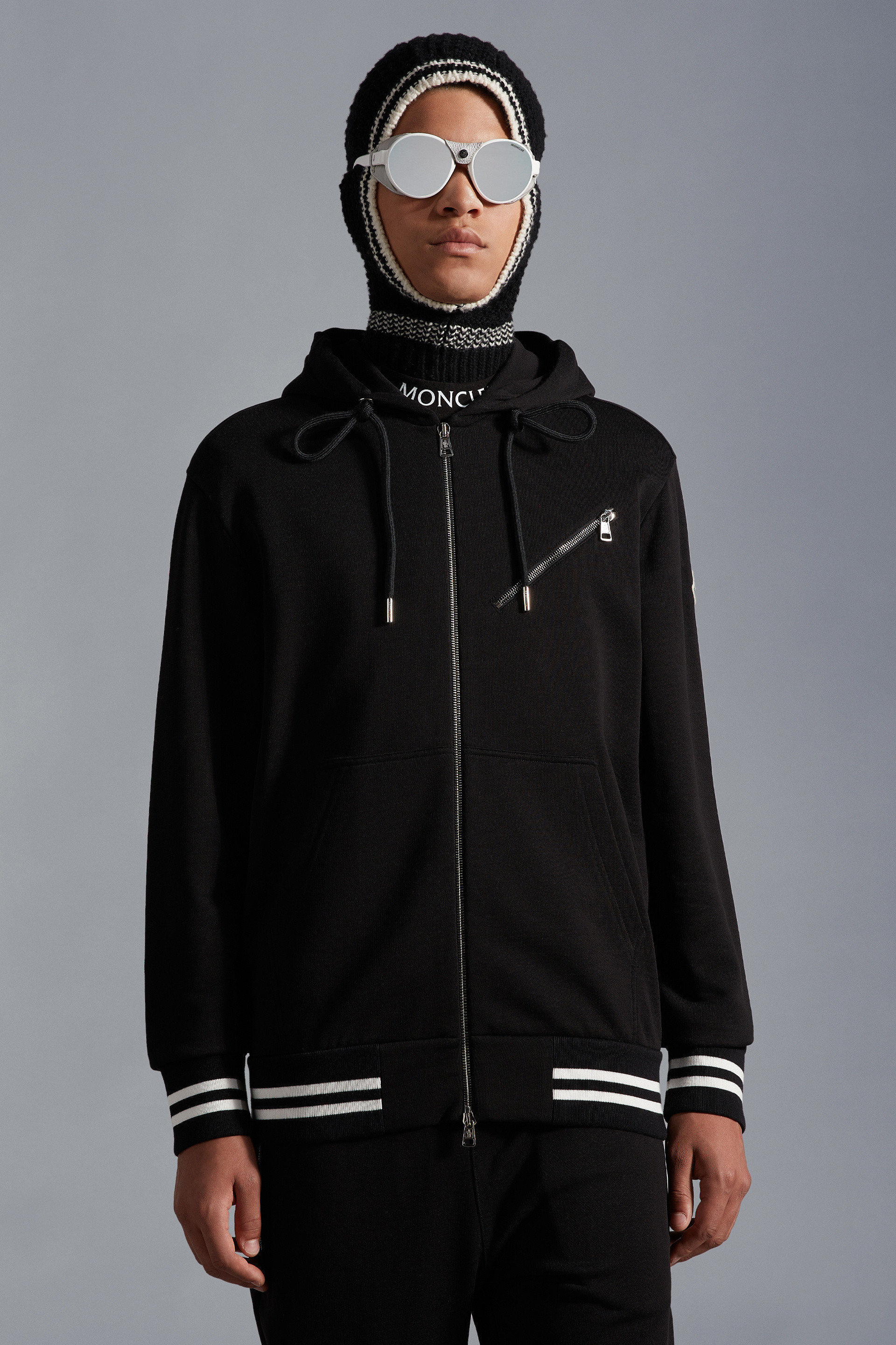 MONCLER2022/23秋冬新作メンズ ロゴ付き ジップアップパーカー