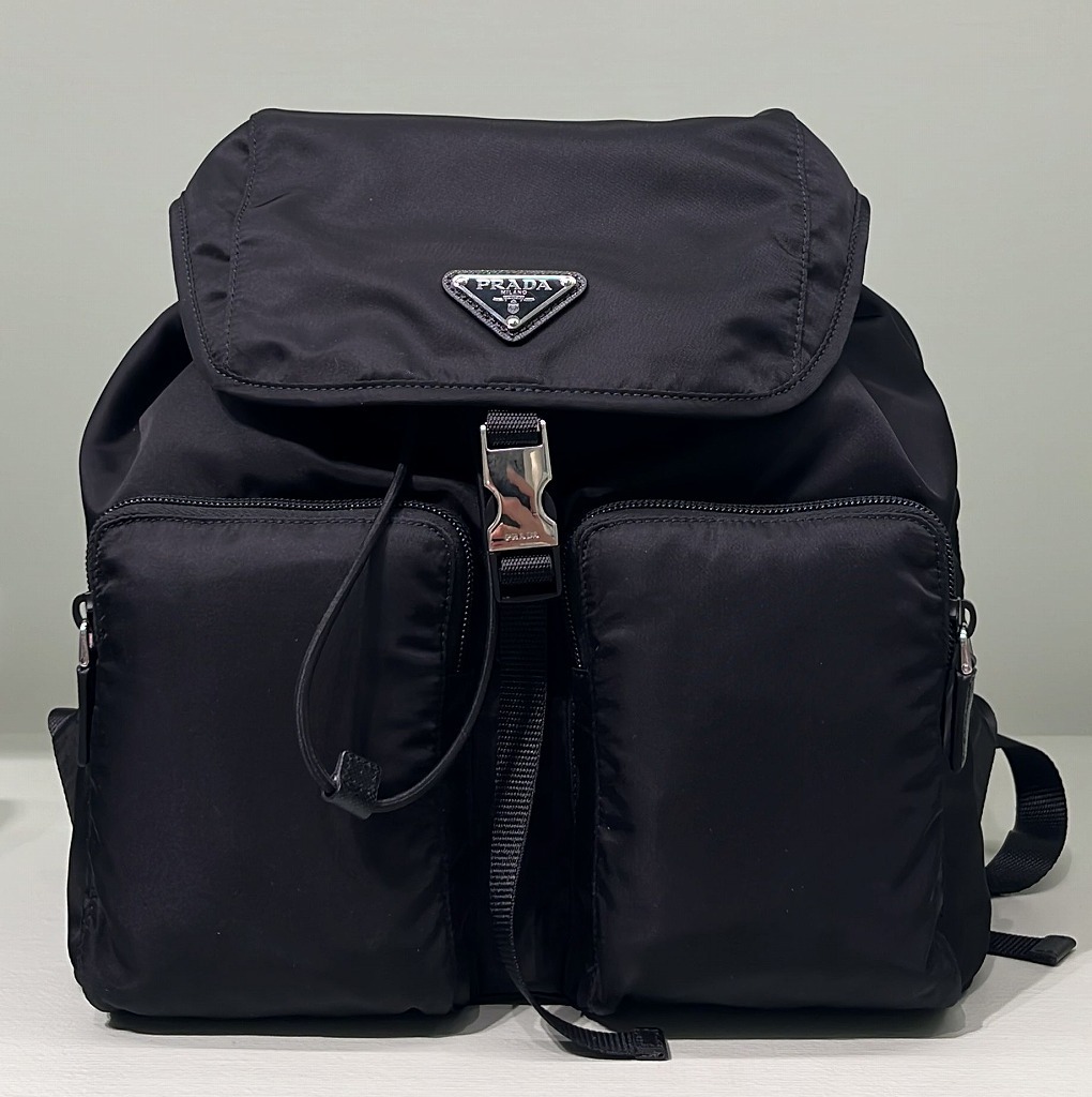 VIP価格! PRADA 普段使いにも! 三角ロゴ バックパック 1BZ005 VIP価格! PRADA 普段使いにも! 三角ロゴ バックパック 1BZ005