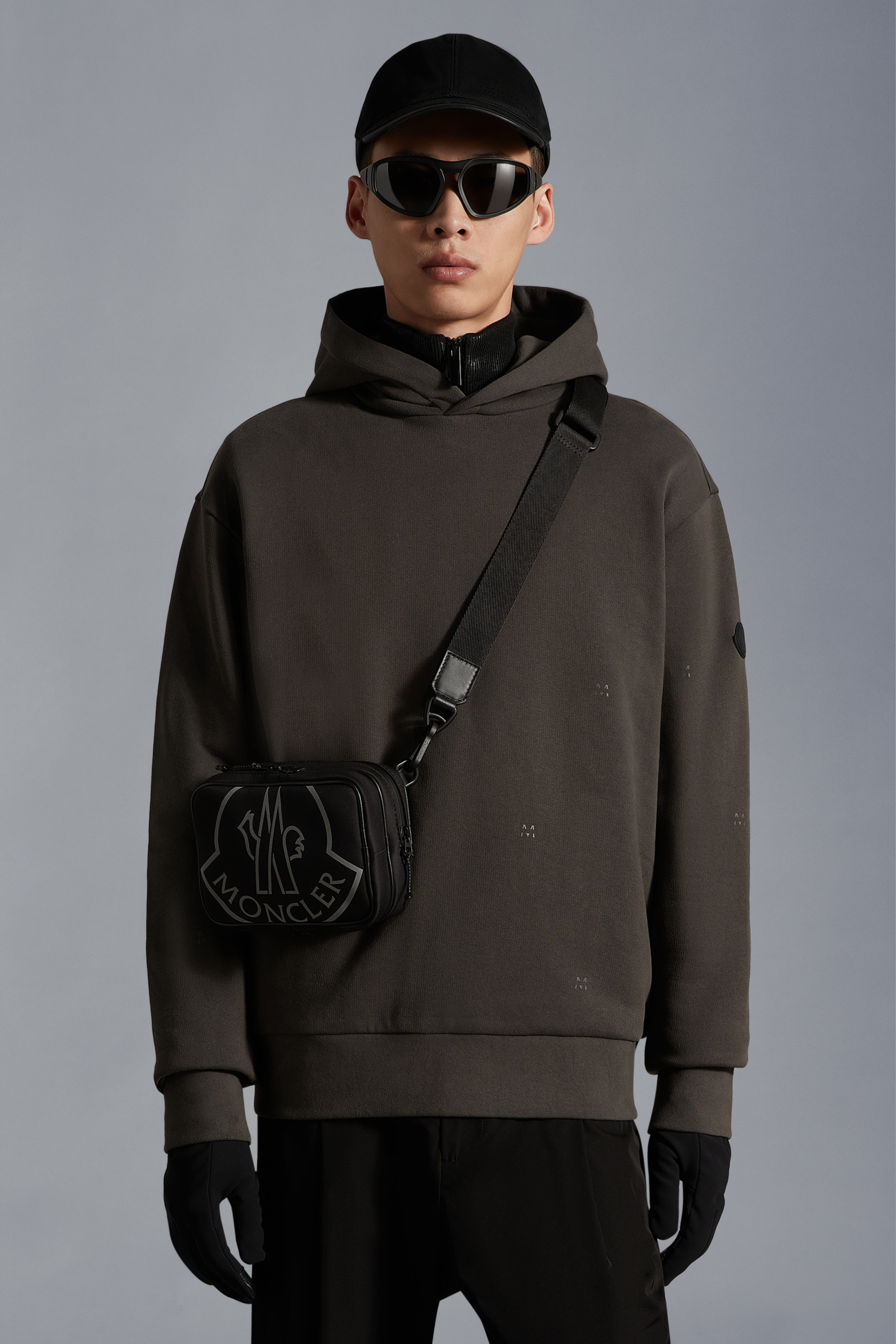 MONCLER2022/23秋冬新作 ロゴ入り フード付きスウェットシャツ
