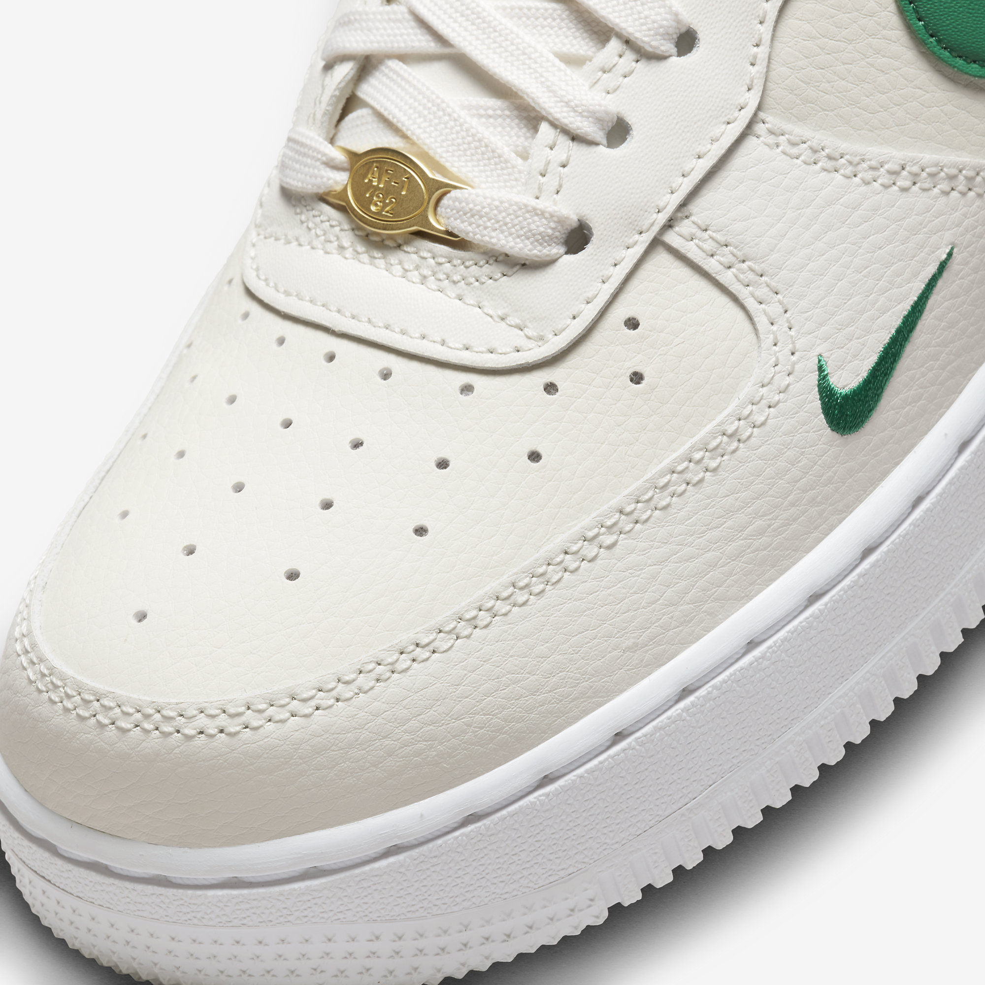 ★NIKE★40th記念モデル★AIR FORCE 1 '07 LV8 \"40TH\"★追跡可