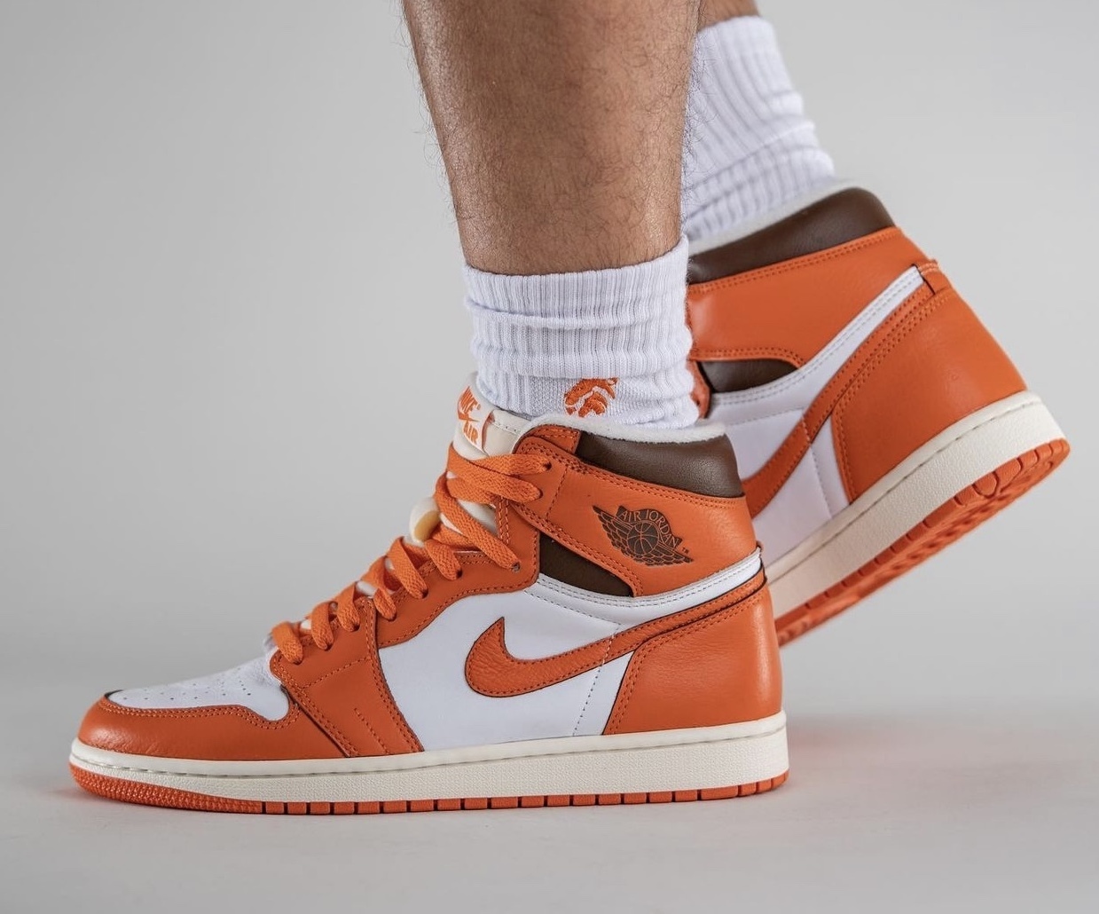 ★NIKE★人気!★W AIR JORDAN 1 RETRO HI OG \"STARFISH\"★追跡可